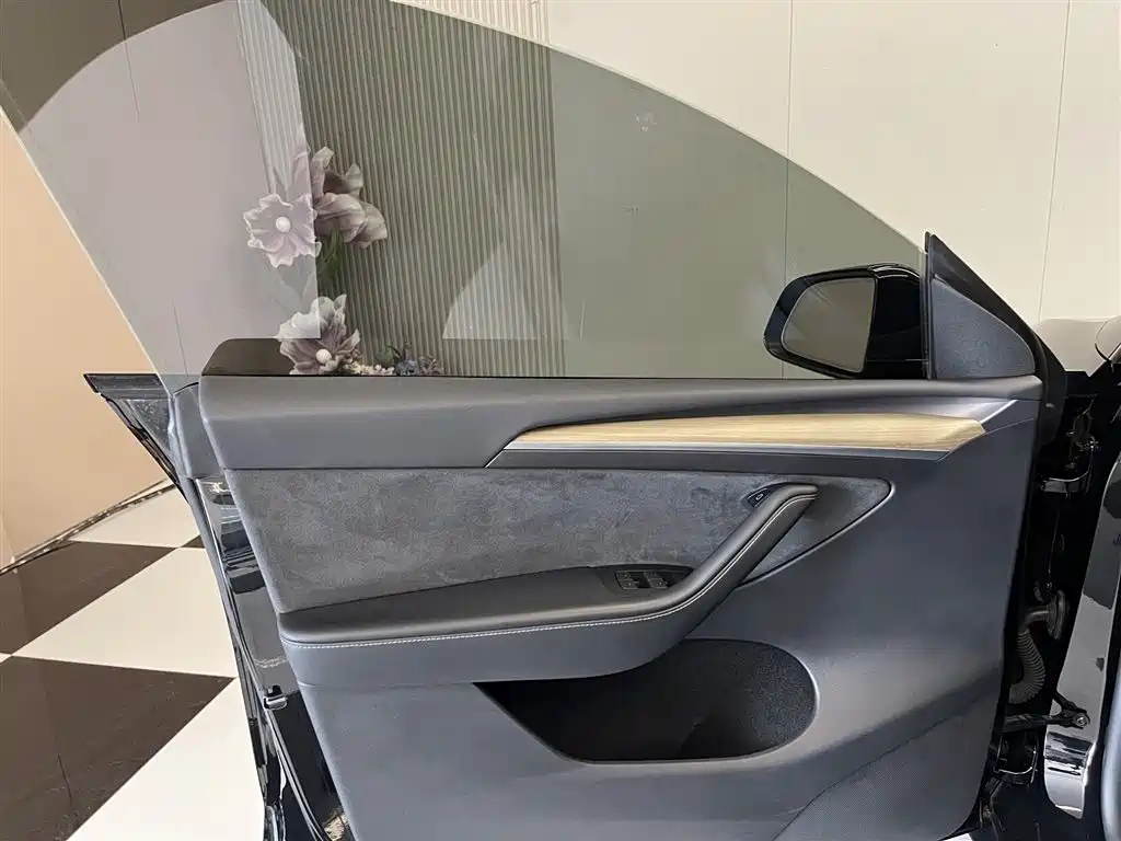 Tesla Model Y 2023 — фото 16