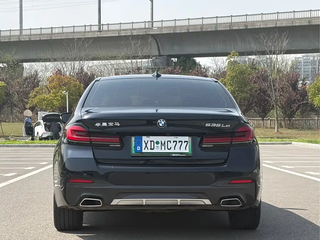 BMW 5 Series New Energy 2023 — фото 3