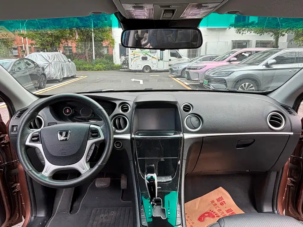 Luxgen Big 7 SUV 2015 — фото 15