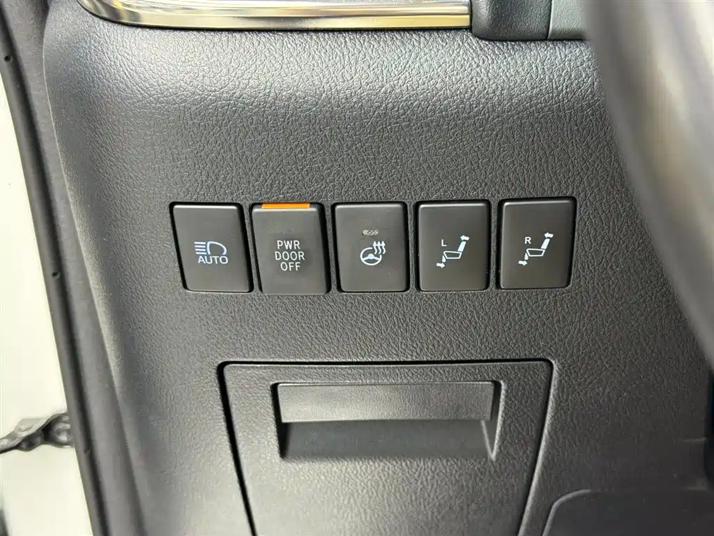 Toyota Vellfire 2022 — фото 19