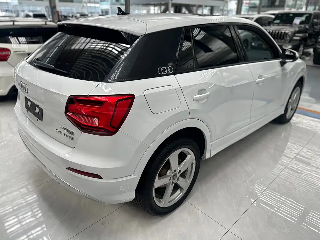 Audi Q2L 2019 — фото 14