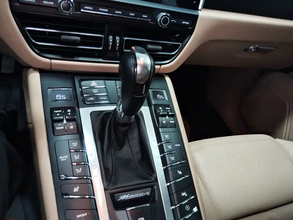 Porsche Macan 2019 — фото 10