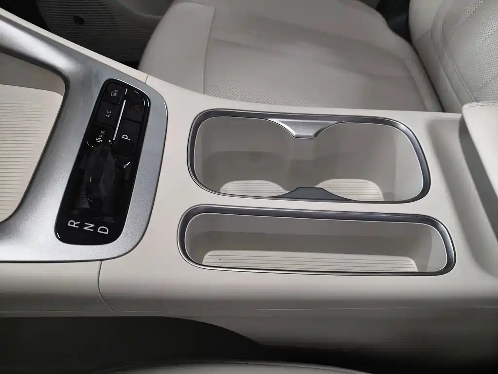 Geely Galaxy Starwish 2025 — фото 15