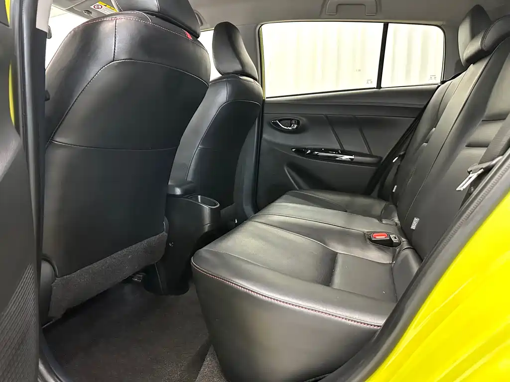 Toyota Yaris L 2022 — фото 8