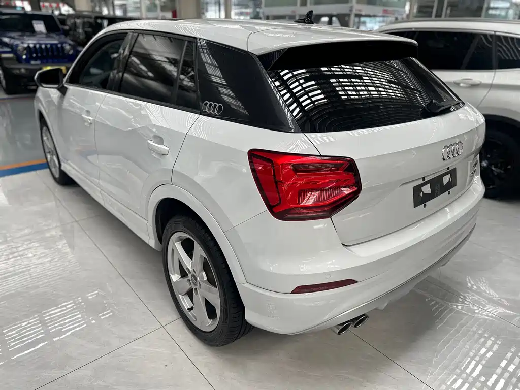 Audi Q2L 2019 — фото 12