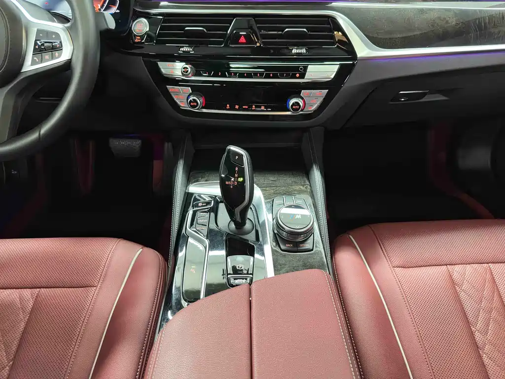 BMW 5 Series 2021 — фото 14