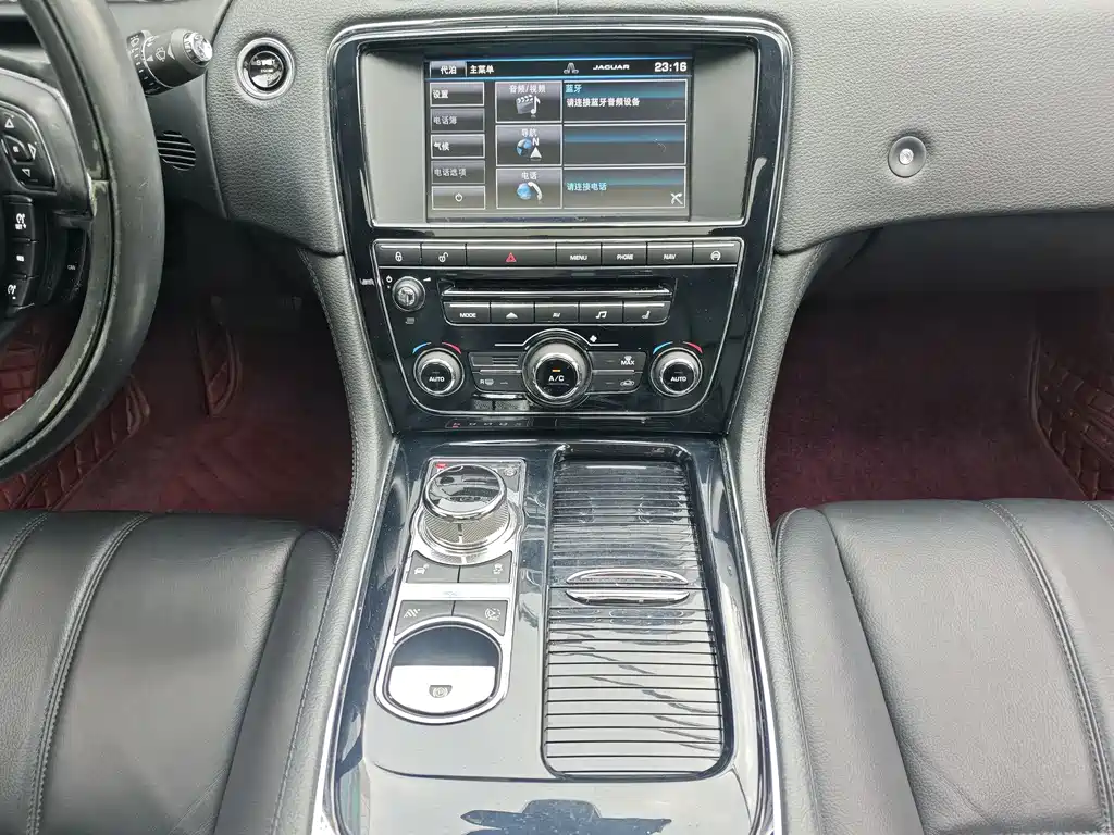 Jaguar XJ 2014 — фото 17