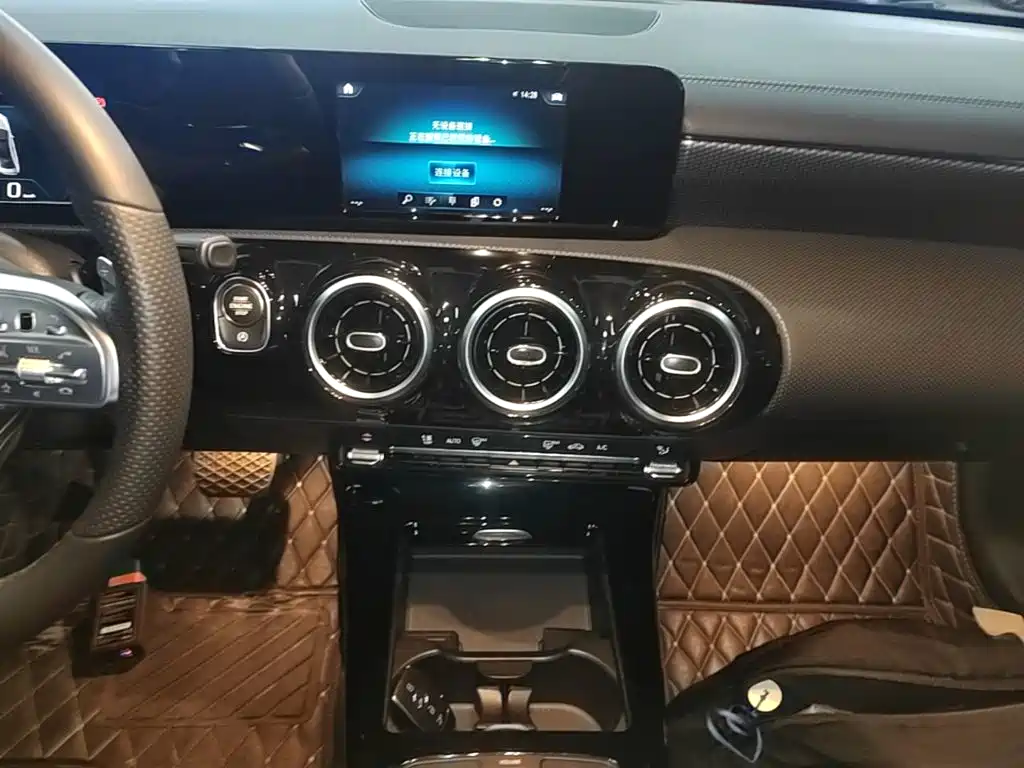 Mercedes-Benz A-Class 2020 — фото 13