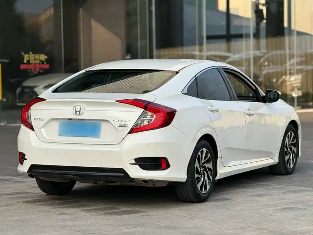 Honda Civic 2018 — фото 12