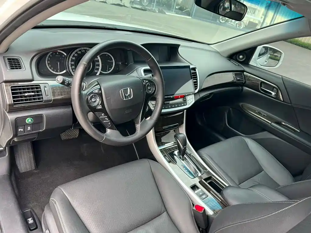 Honda Accord 2015 — фото 11