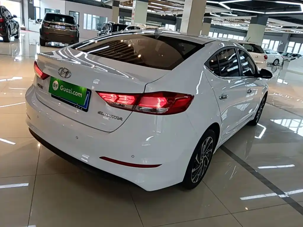 Hyundai Elantra 2019 — фото 7