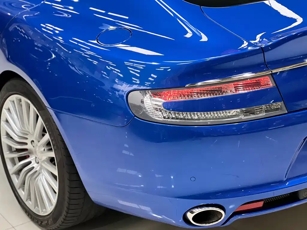 Aston Martin Rapide 2018 — фото 23