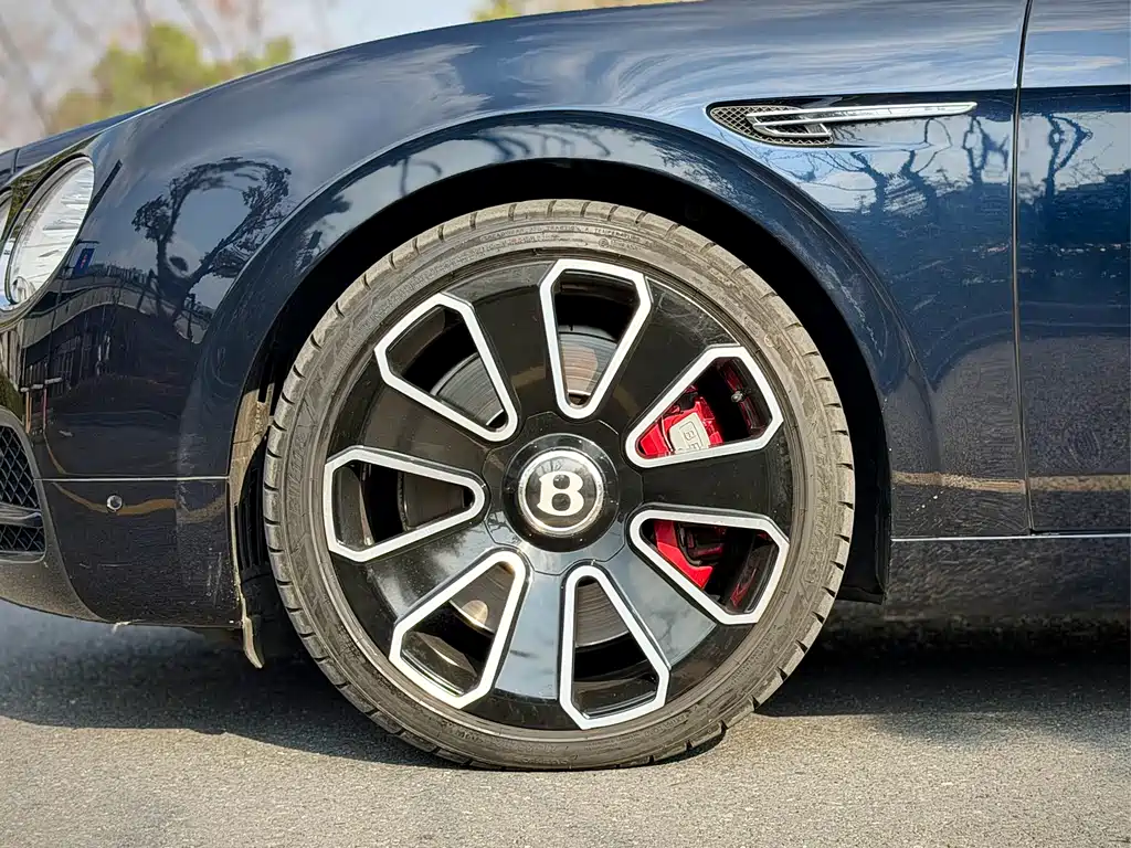 Bentley Flying Spur 2017 — фото 19