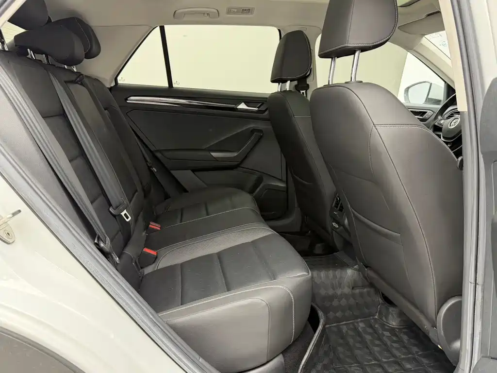 Volkswagen T-Roc 2023 — фото 17