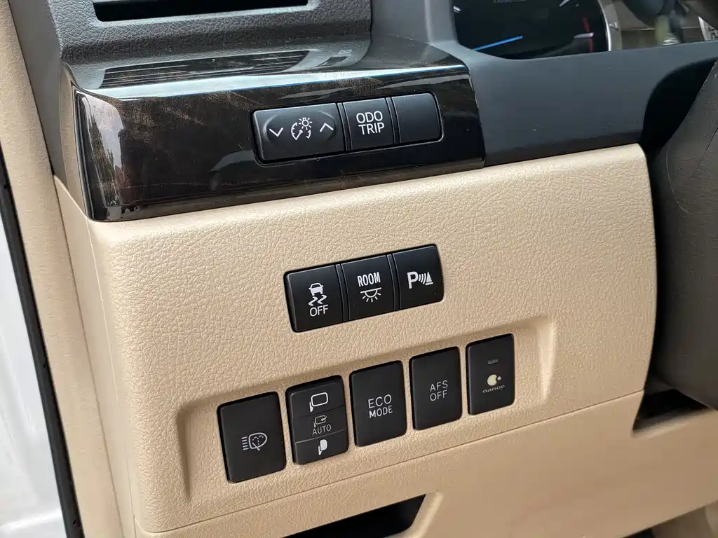 Toyota Alphard 2012 — фото 16