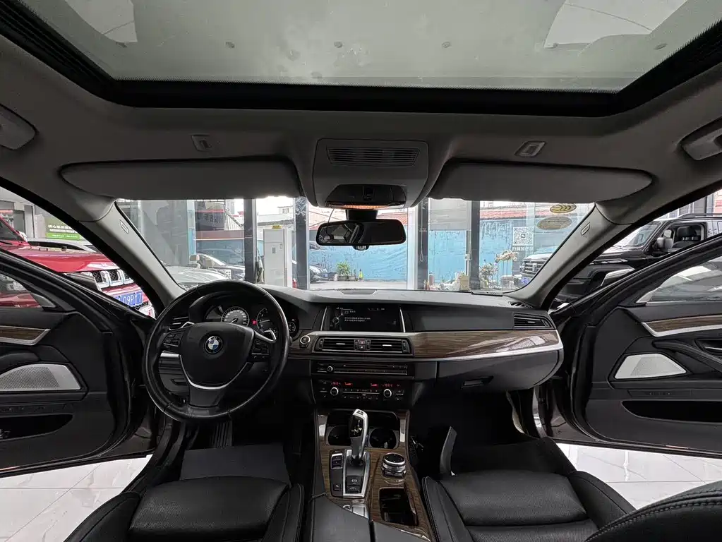 BMW 5 Series 2015 — фото 30