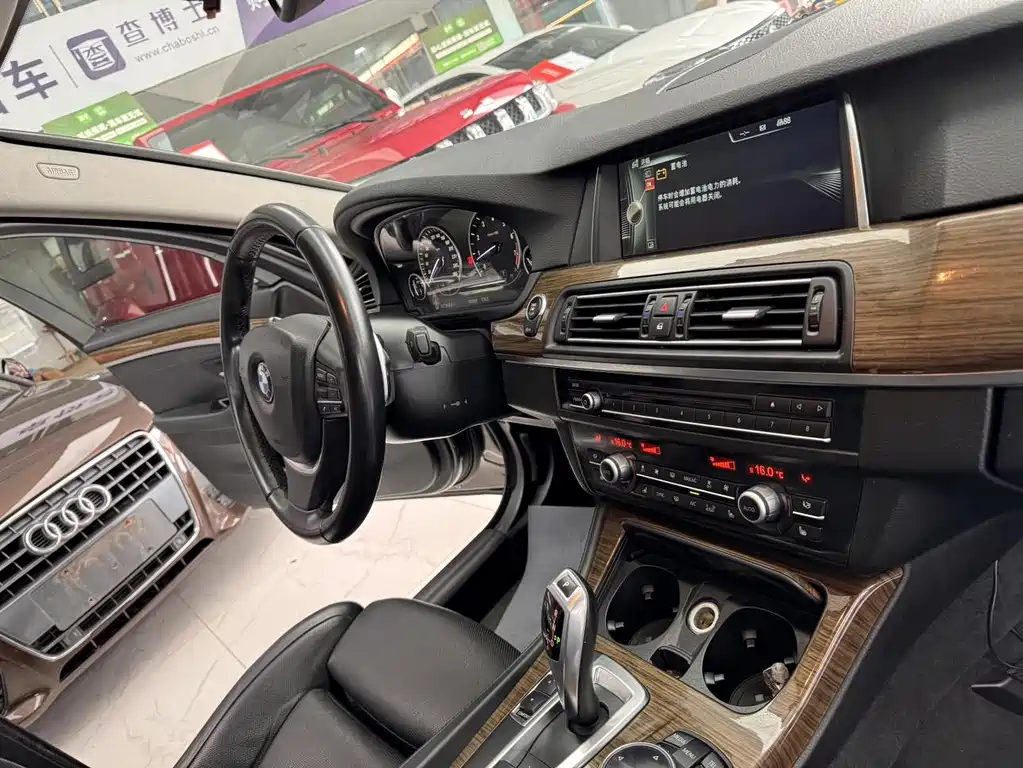 BMW 5 Series 2015 — фото 26