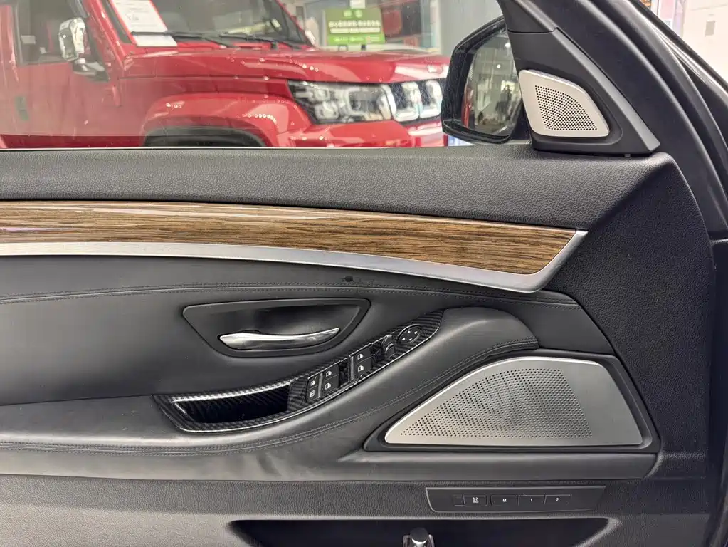 BMW 5 Series 2015 — фото 14