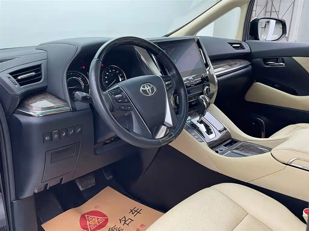 Toyota Alphard 2023 — фото 19
