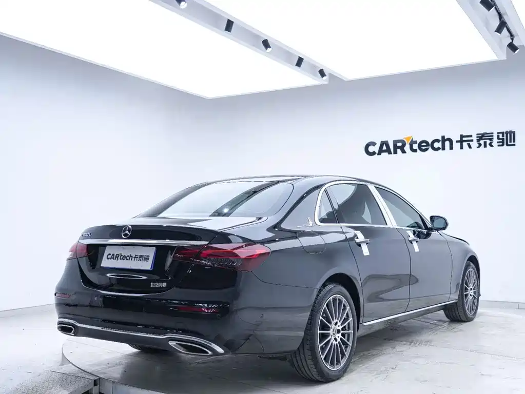 Mercedes-Benz E-Class 2022 — фото 18