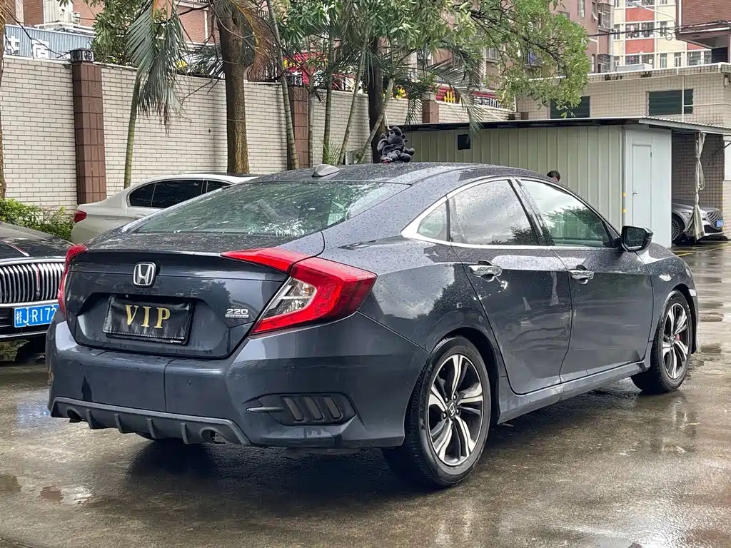 Honda Civic 2018 — фото 4