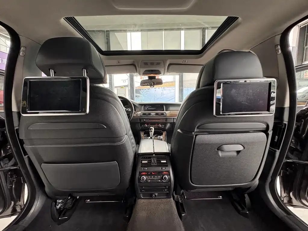 BMW 5 Series 2015 — фото 27