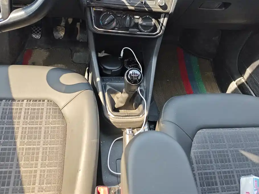 Volkswagen Jetta 2018 — фото 16