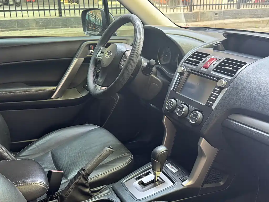 Subaru Forester 2015 — фото 16