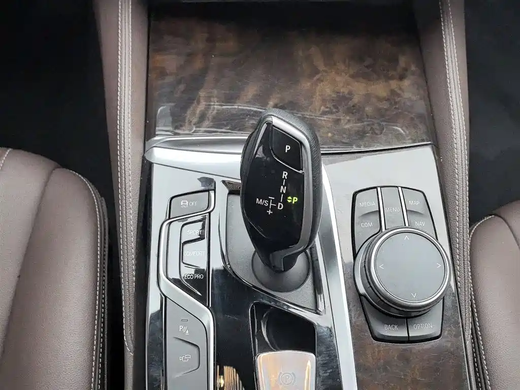 BMW 5 Series 2020 — фото 13