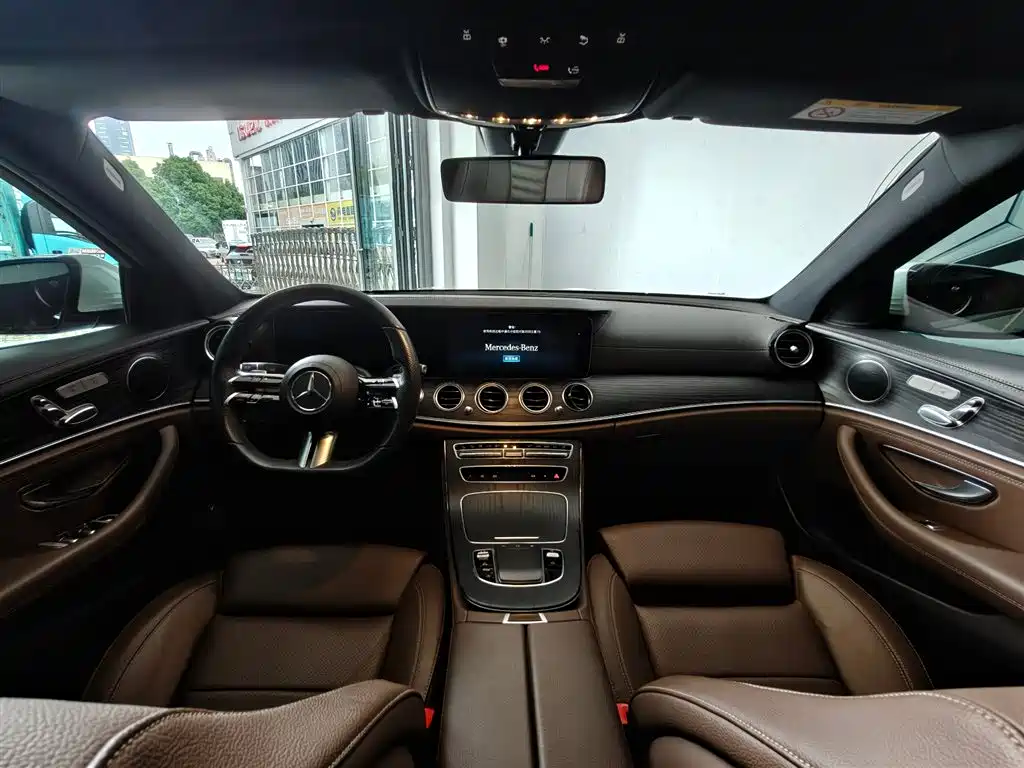 Mercedes-Benz E-Class 2022 — фото 13