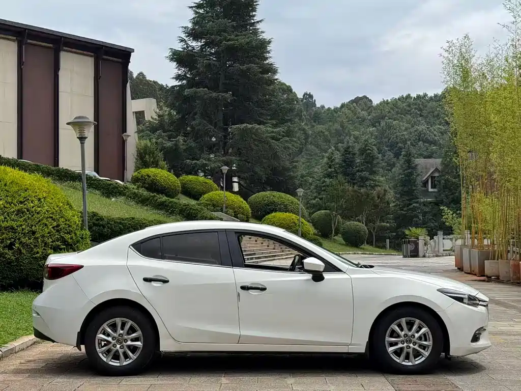 Mazda 3 Axela 2018
