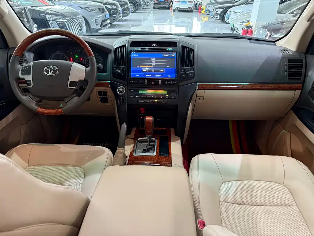 Toyota Land Cruiser 2015 — фото 11