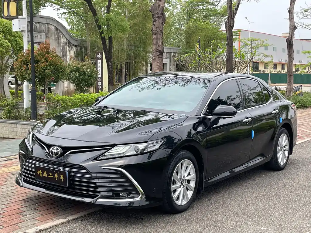 Toyota Camry 2023 — фото 1