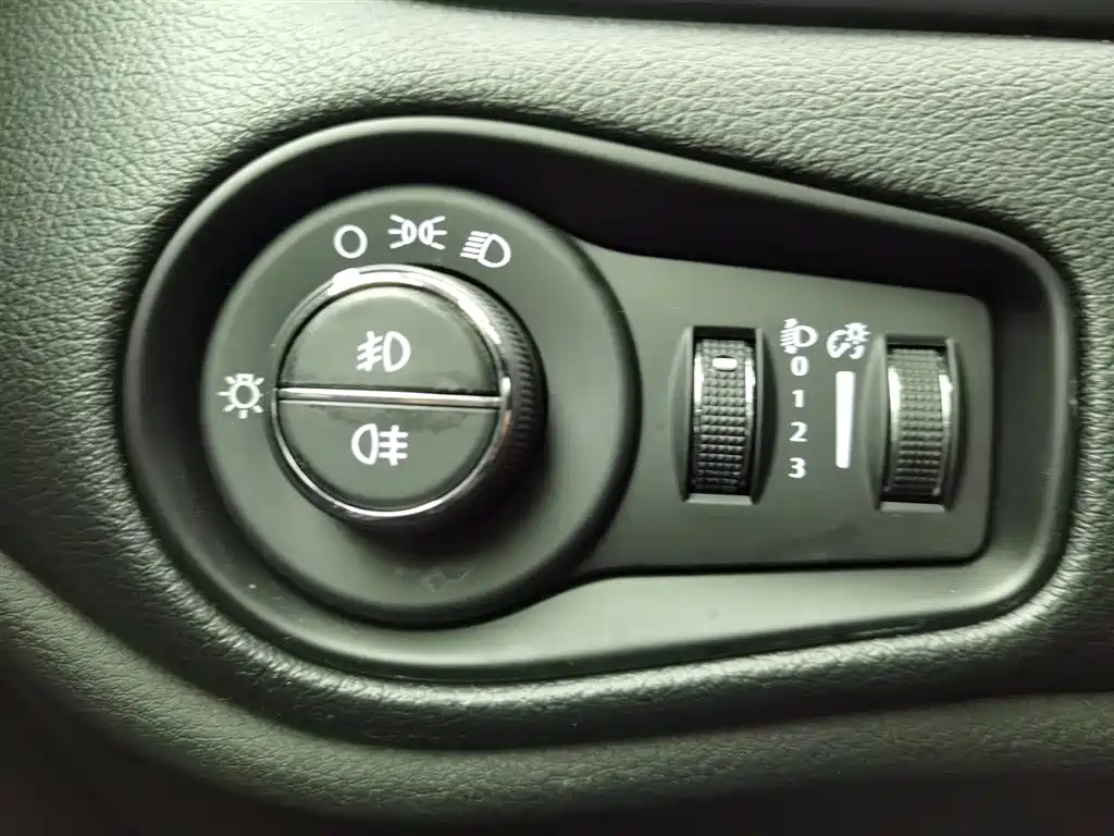 Jeep Renegade 2021 — фото 21