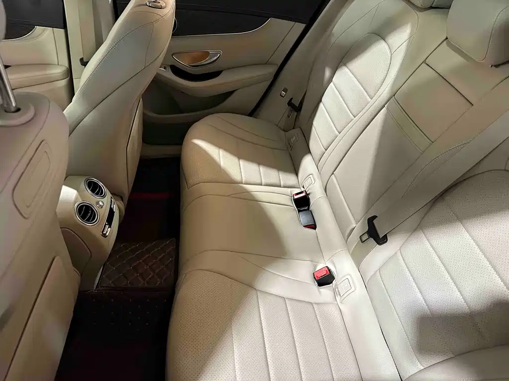 Mercedes-Benz GLC 2018 — фото 11