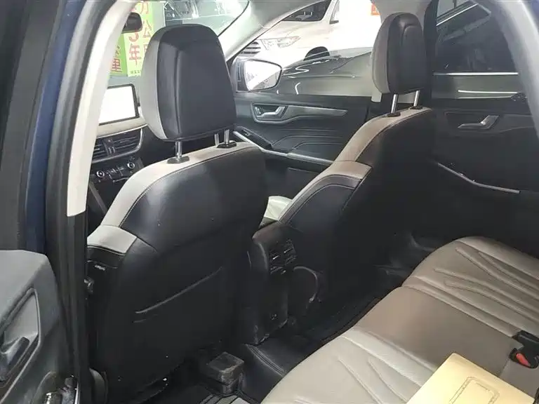 Ford Escape 2020 — фото 10