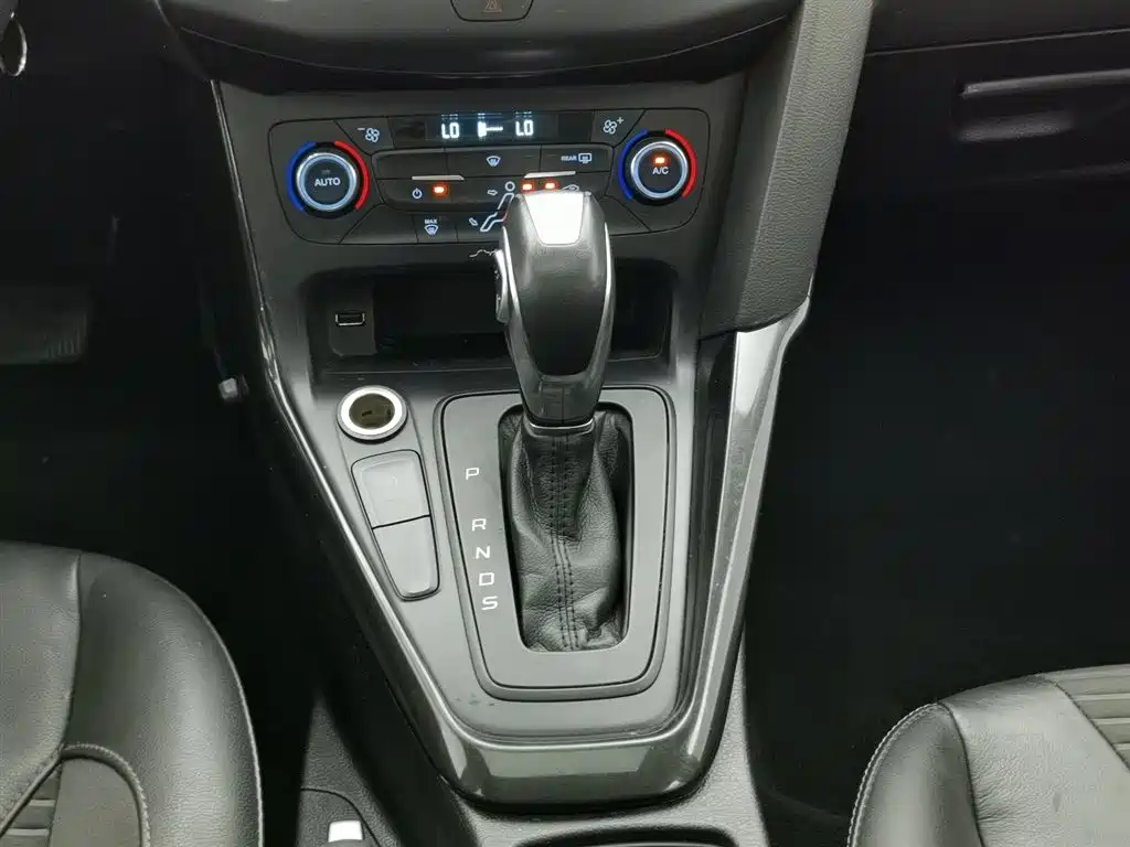 Ford Focus 2015 — фото 13