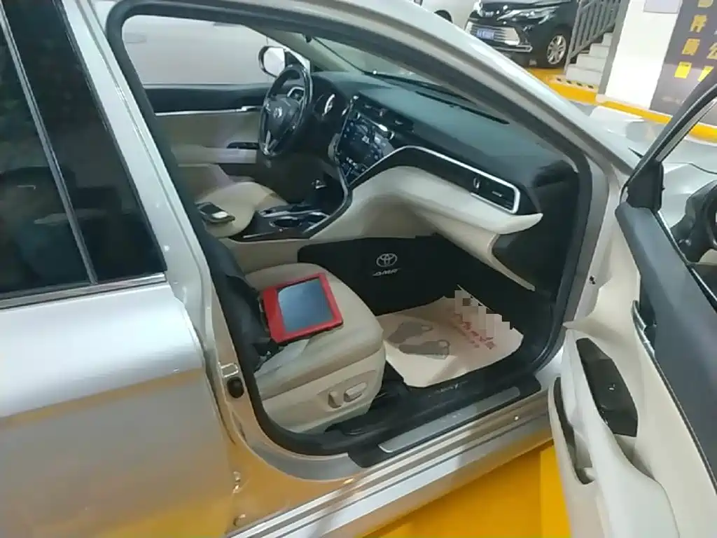 Toyota Camry 2020 — фото 11