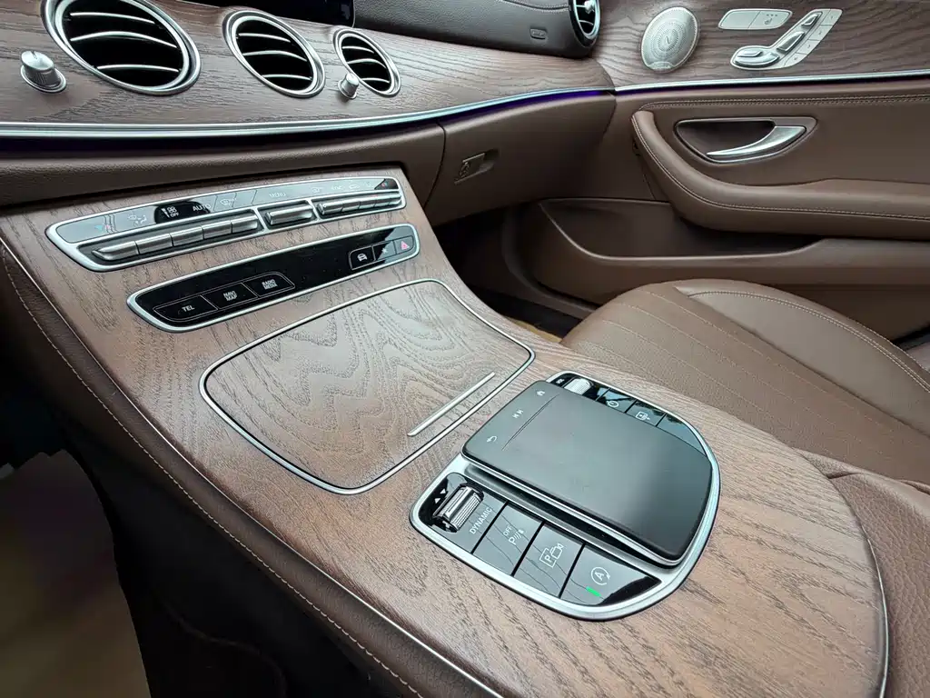 Mercedes-Benz E-Class 2022 — фото 17