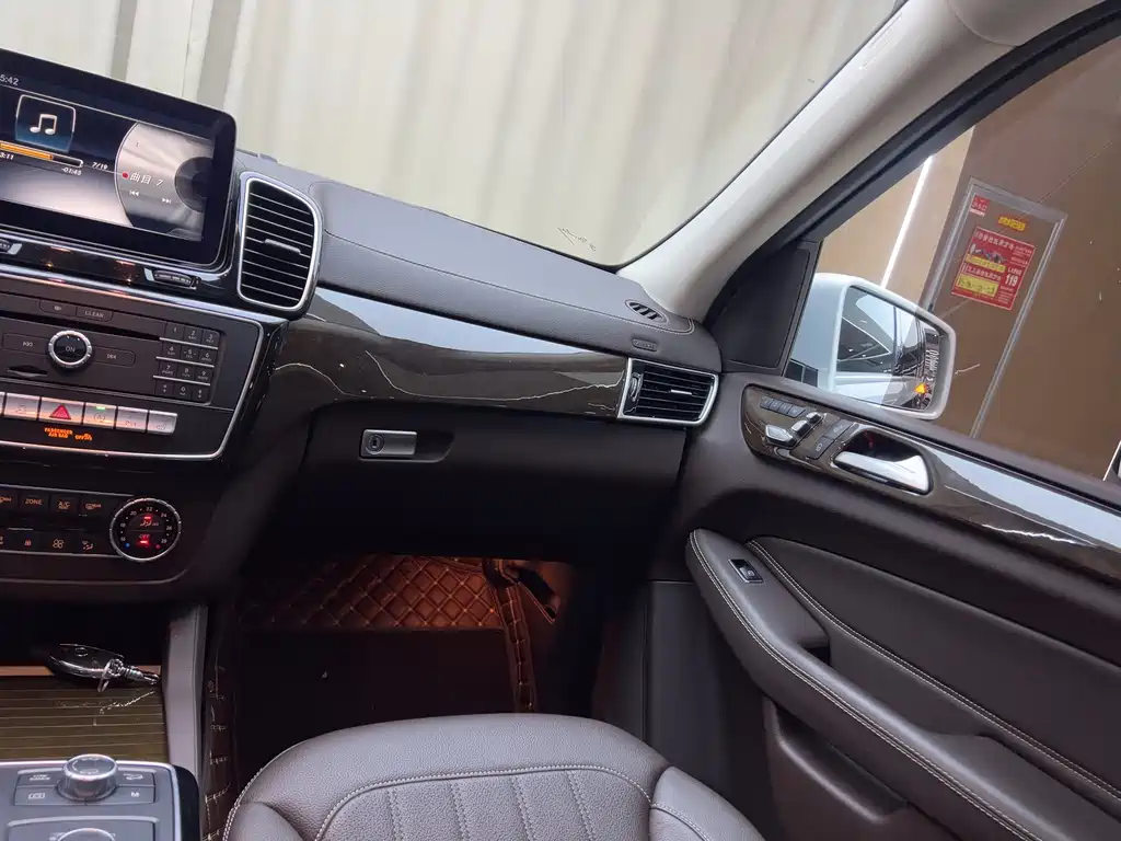 Mercedes-Benz GLS 2018 — фото 15