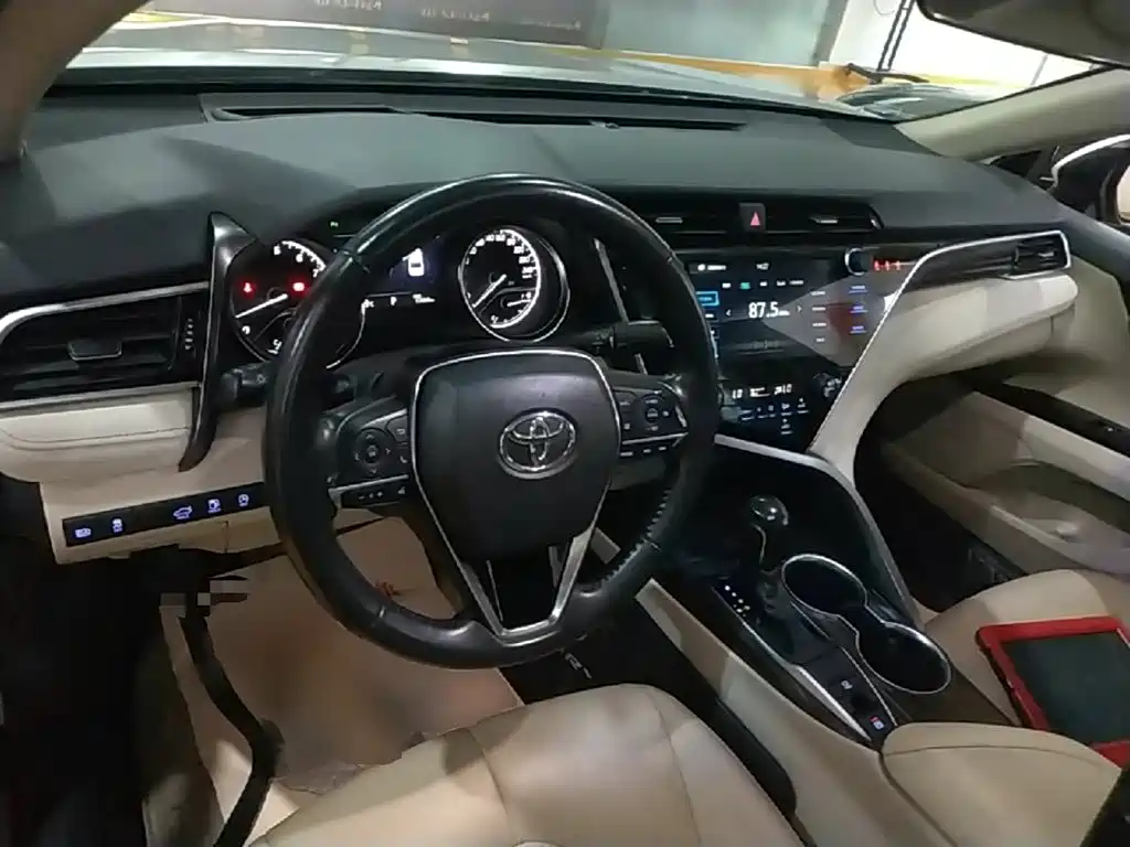 Toyota Camry 2020 — фото 16