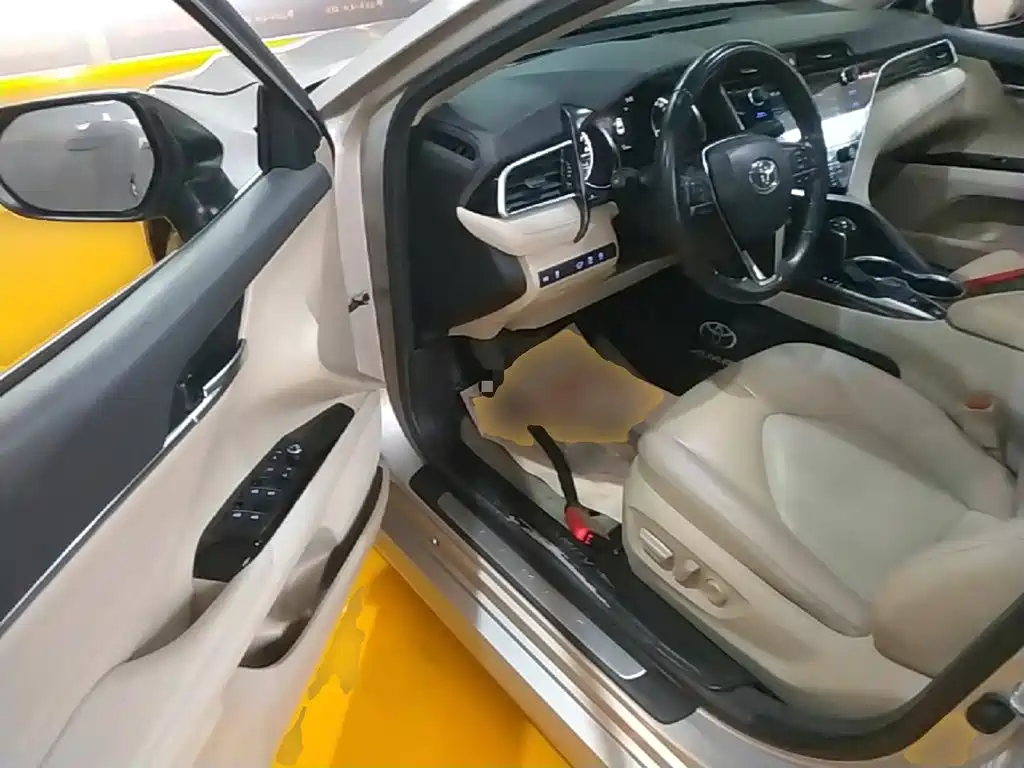 Toyota Camry 2020 — фото 23