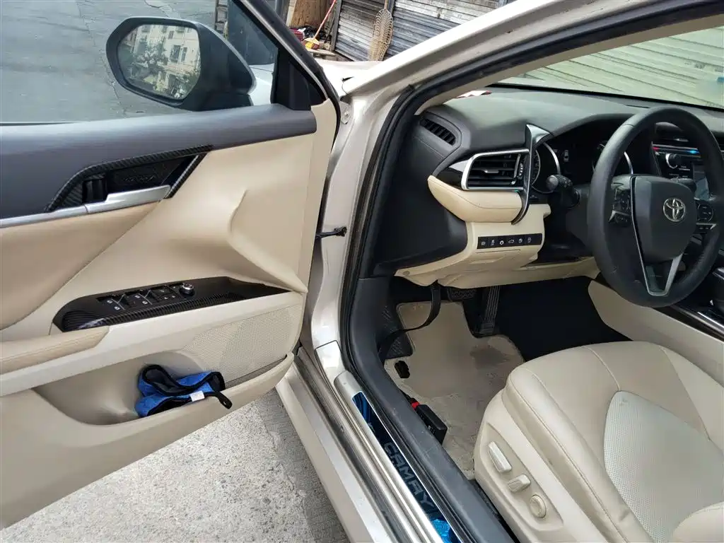 Toyota Camry 2018 — фото 16