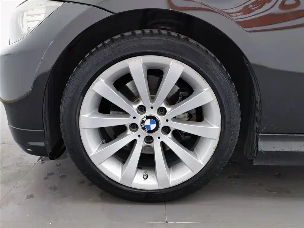 BMW 3 Series 2010 — фото 17