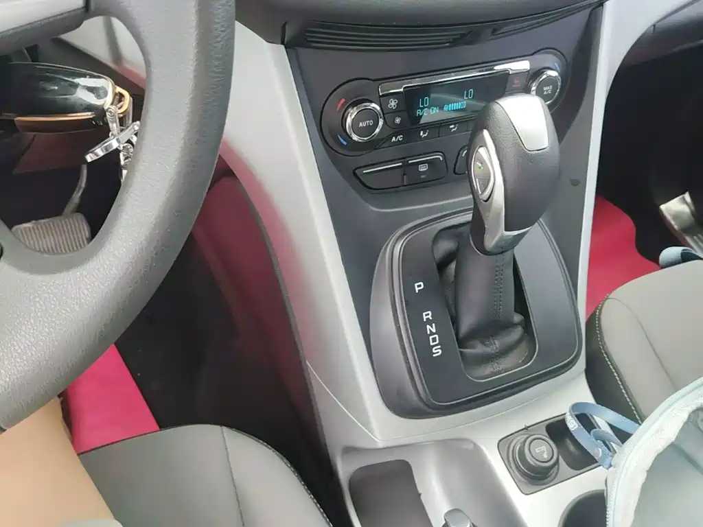 Ford Kuga 2015 — фото 14