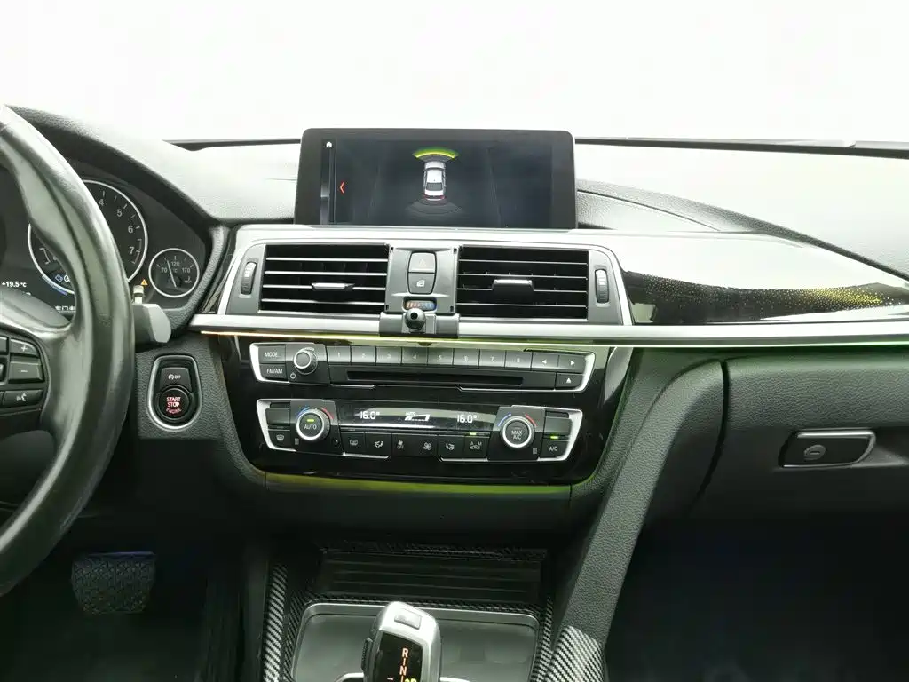 BMW 3 Series 2019 — фото 12