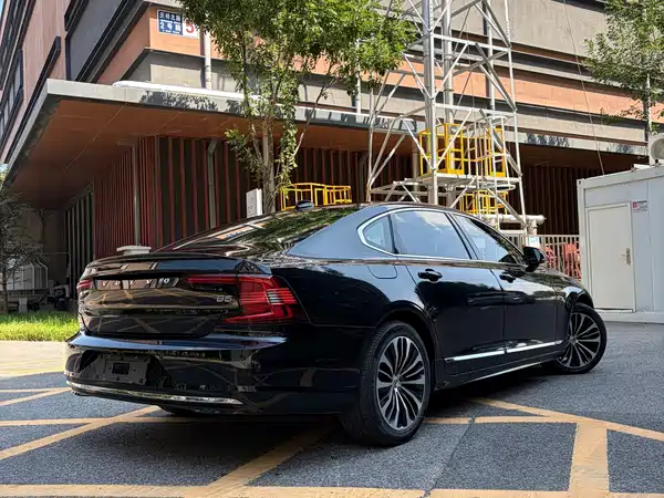 Volvo S90 2024