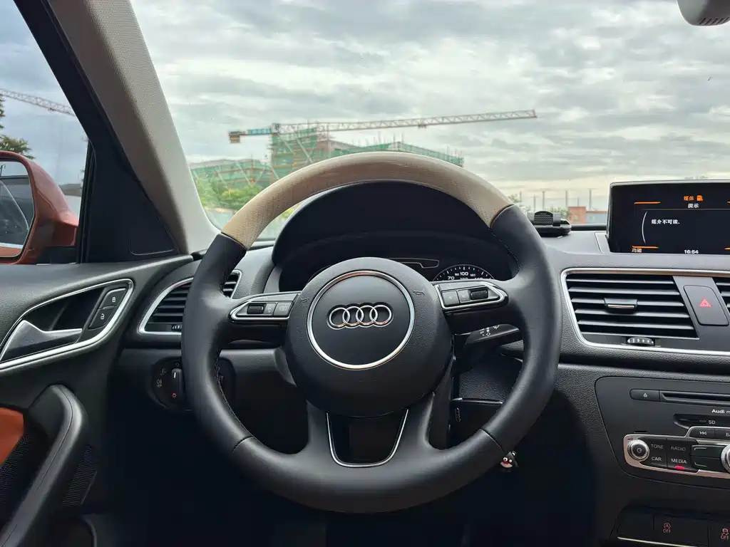Audi Q3 2015 — фото 11
