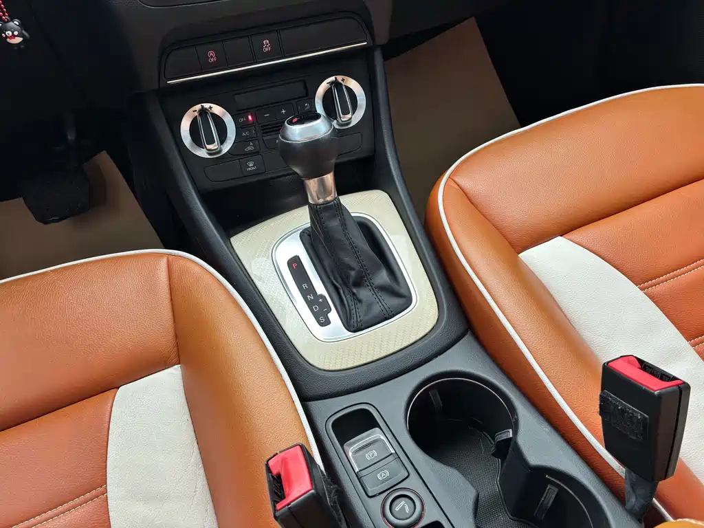 Audi Q3 2015 — фото 13