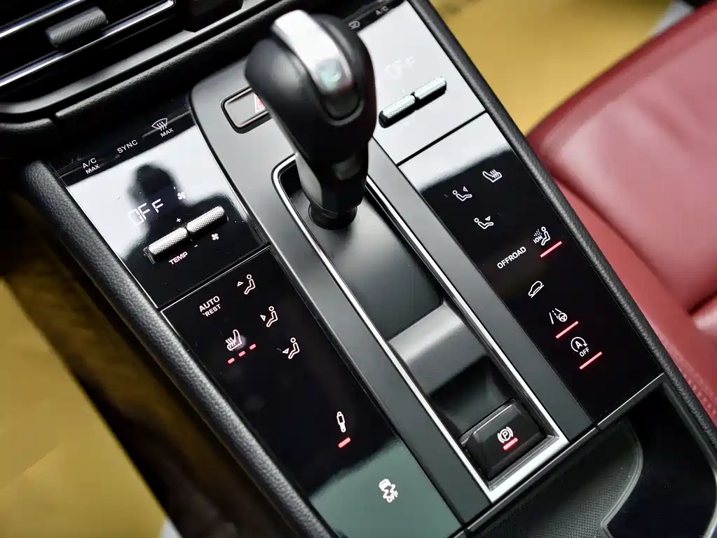 Porsche Macan 2023 — фото 20